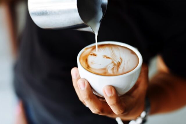 draw-your-logo-or-photo-on-latte-coffe