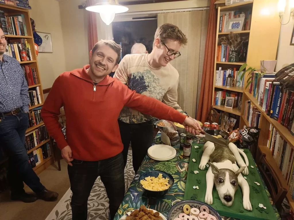 3 Couple order cake replica of their dog but it was so realistic they couldnt cut it