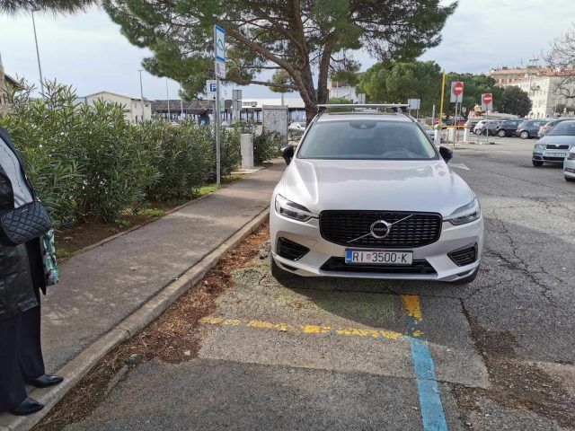 f8304f01 e50b 4d81 80ac ab6b02f080f9