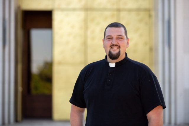 h48a9942 1280x0 c default