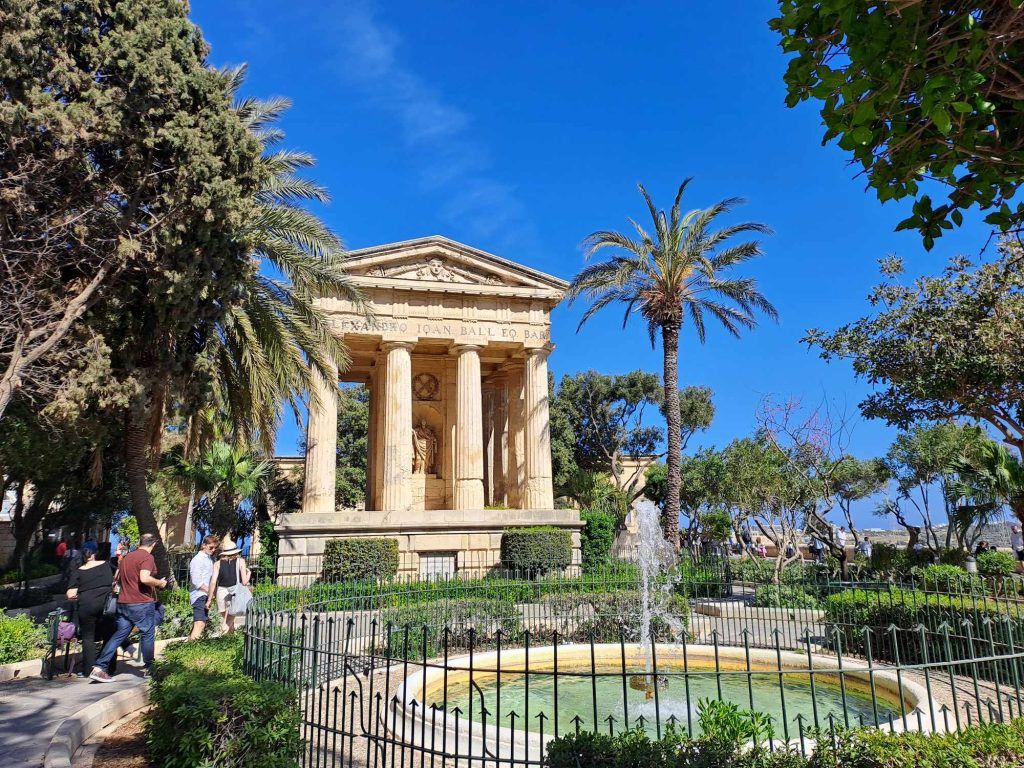 04b7c3bf 9915 4c68 b531 193bcde135c2