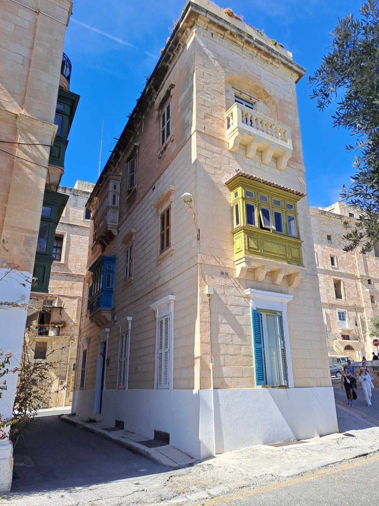 7e5205d3 e209 4214 88d8 a1aa5c143734