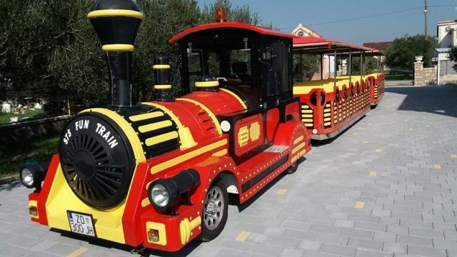 turisticki vlakic suzuki slika 113692872