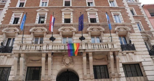 6da179b4 a608 4f25 b9af b445cdd73cad