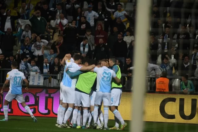 DSC 4103.v1 DSC 4103.v1