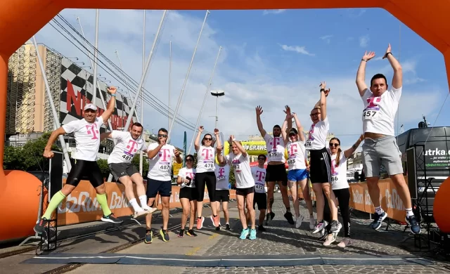 95c3bf 70d06a92a69b4f6b88f3b5ee0e45ba1b~mv2