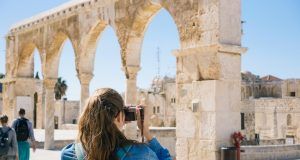 pexels haleyve 2087391