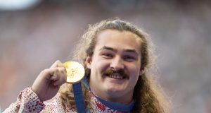 GUPKwKOXEAAOY4D.jpg large