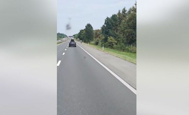 f9dd4959 a9f3 449a 8e05 67fd55f70572