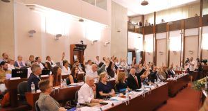 Vijecnici koji su glasali za prijedlog da se za predsjednika Gradskog vijeca izabere Robert Kurelic scaled