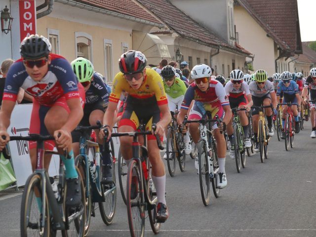 806c4bbb 4d3a 46ff bd8c a7df5352e78e