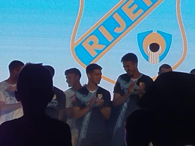 febd4073 6bef 45d4 b482 c2839c3dc7f7