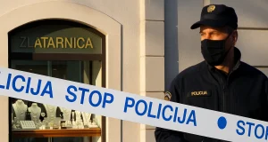 ezgif 52755100e32810