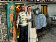 Troje djece živi u šumi bez struje i vode: roditelji ih žele držati „daleko od otrovnog društva“ caroline birmingham nathan trevallion famiglia bosco chieti