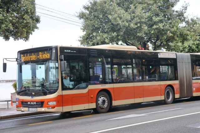 Autobus Autotroleja 5 1200x800