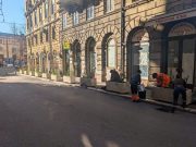 U Ulici Blaža Polića postavljene betonske vaze s ukrasnim grmovima i penjačicama Betonske vaze u Ulici Blaza Polica 1200x800