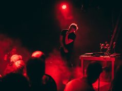 Peek&Poke slavi 18. rođendan uz kviz i live nastupe Neon Lies autor Josip Bolonić