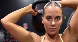 Forward energy only. Everything else is noise.••••••••••#gymmotivation #athleticgirl #gymworkout