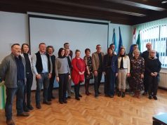 Župan u Gorskom kotaru najavio “Ruralni bonus” za srednjoškolce i primopredao nova sanitetska vozila Sastanak GK 1536x1157