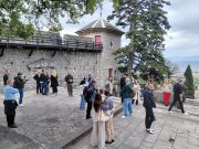 Strani novinari u posjetu Trsatskom kaštelu u sklopu projekta Zlatna penkala 20260415 101955 (1)