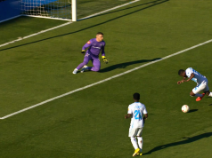 Sporna situacija s derbija Dinamo – Rijeka: prekršaj nad Adjeijem u izglednoj gol-šansi bez dosuđenog crvenog kartona, odluka izazvala kontroverze.