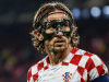 Luka Modrić s zaštitnom maskom na licu tijekom utakmice u dresu hrvatske reprezentacije