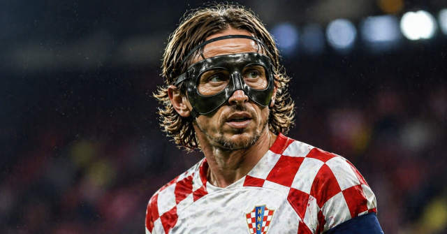 Luka Modrić s zaštitnom maskom na licu tijekom utakmice u dresu hrvatske reprezentacije