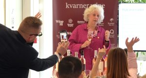 Elizabeth in action (1)