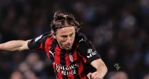 Modrić u akciji protiv Napolija (1)