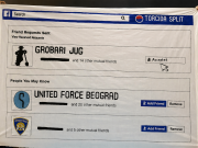 Navijači drže veliki transparent stiliziran kao sučelje društvene mreže s porukama koje aludiraju na odnose između navijačkih skupina.