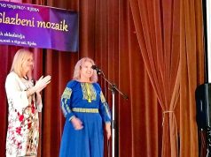 Glazbeni mozaik na Trsatu u Rijeci, nastup izvođačica na pozornici uz ukrajinsku zastavu i publiku