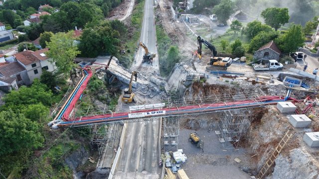 Rušenje nadvožnjaka Jankovićeva cesta kod Matulja tijekom radova na izgradnji novog čvora Matulji na spoju autocesta A7 i A8