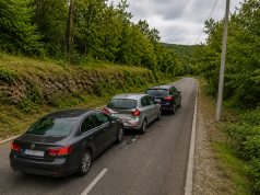 Lančani sudar triju vozila na prometnici između Drenove i Pašca kod Rijeke.