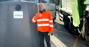 Direktor KD Čistoća Igor Velimirović na terenu uz spremnike za otpad i komunalno vozilo u Rijeci