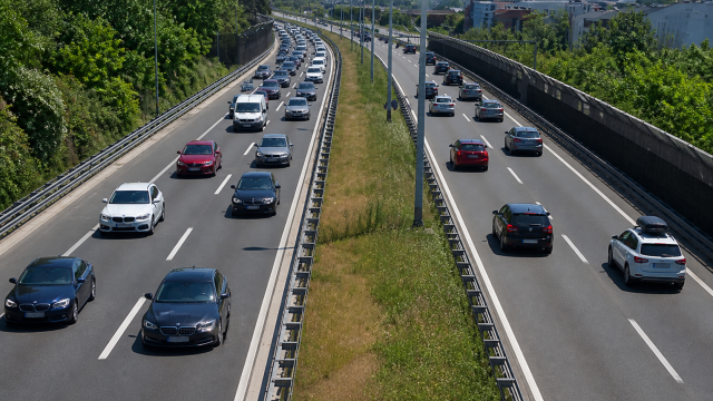 Gužva i kolona vozila na autocesti u smjeru mora, pojačan promet na Praznik rada